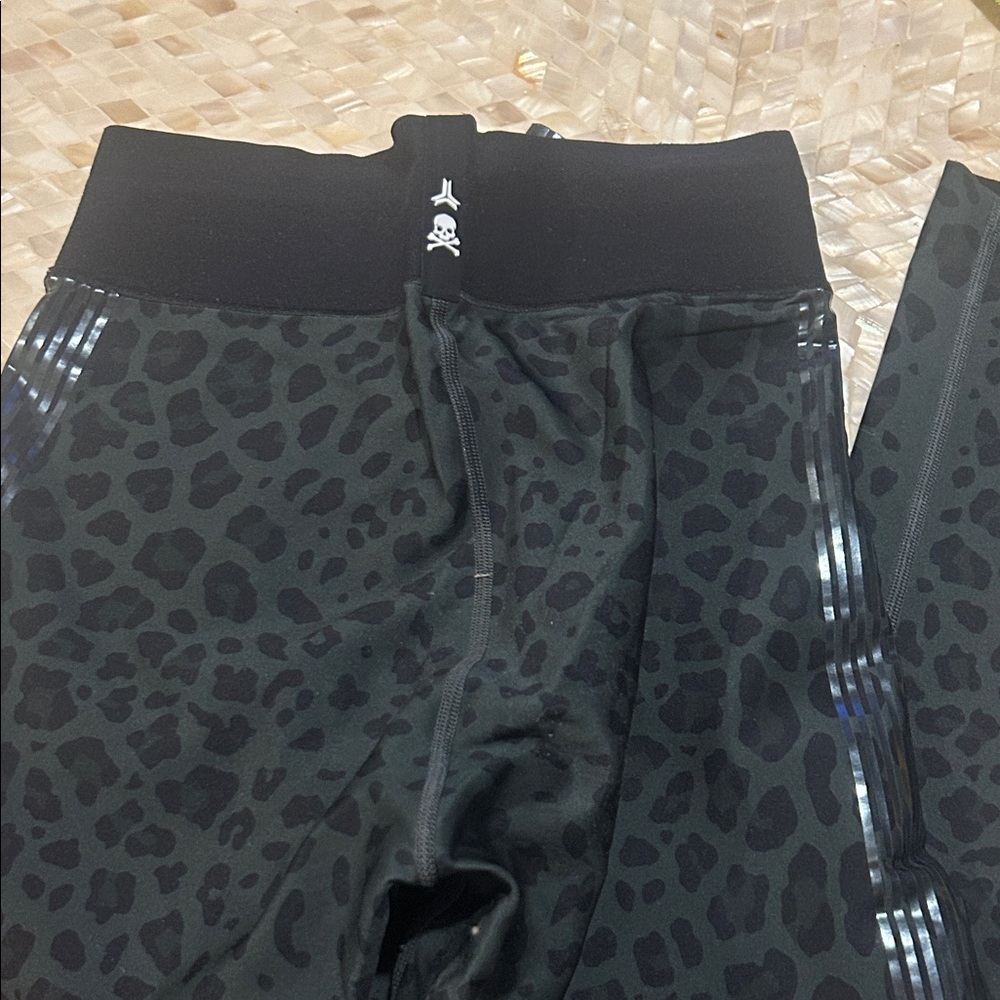 Ultracor Green and Black Leopard Print Leggings